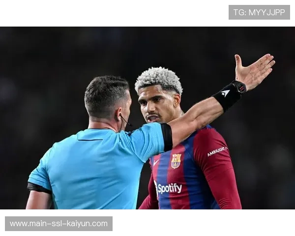 梅斯后卫阿若克红牌停赛,防线重组迎战巴黎。 梅斯后卫阿若克红牌停赛,防线重组迎战巴黎。